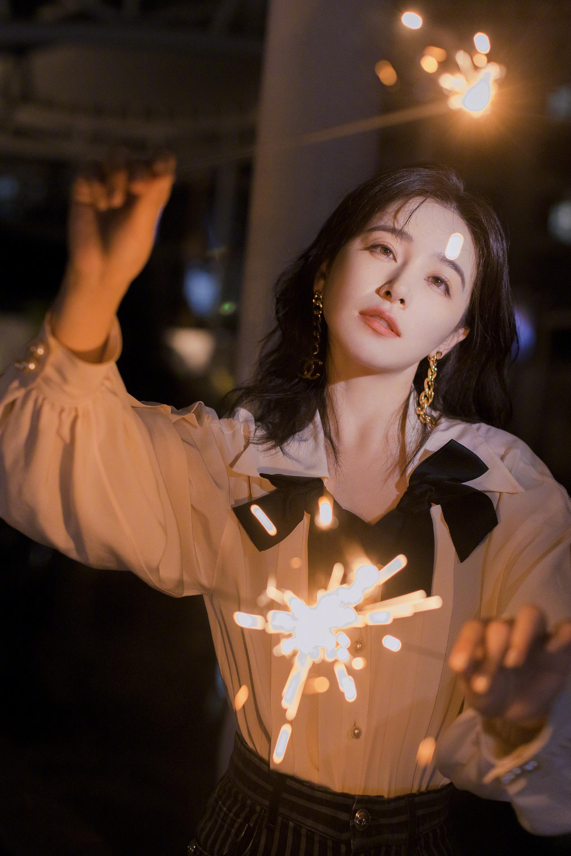 女明星阚清子迷人美照欣赏,很好看