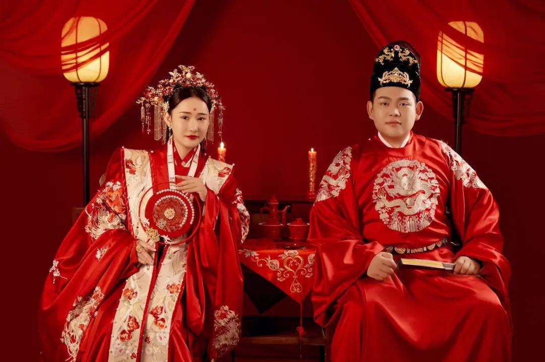 结发钻石是恩爱结发夫妻身心融聚的纪念信物__财经头条