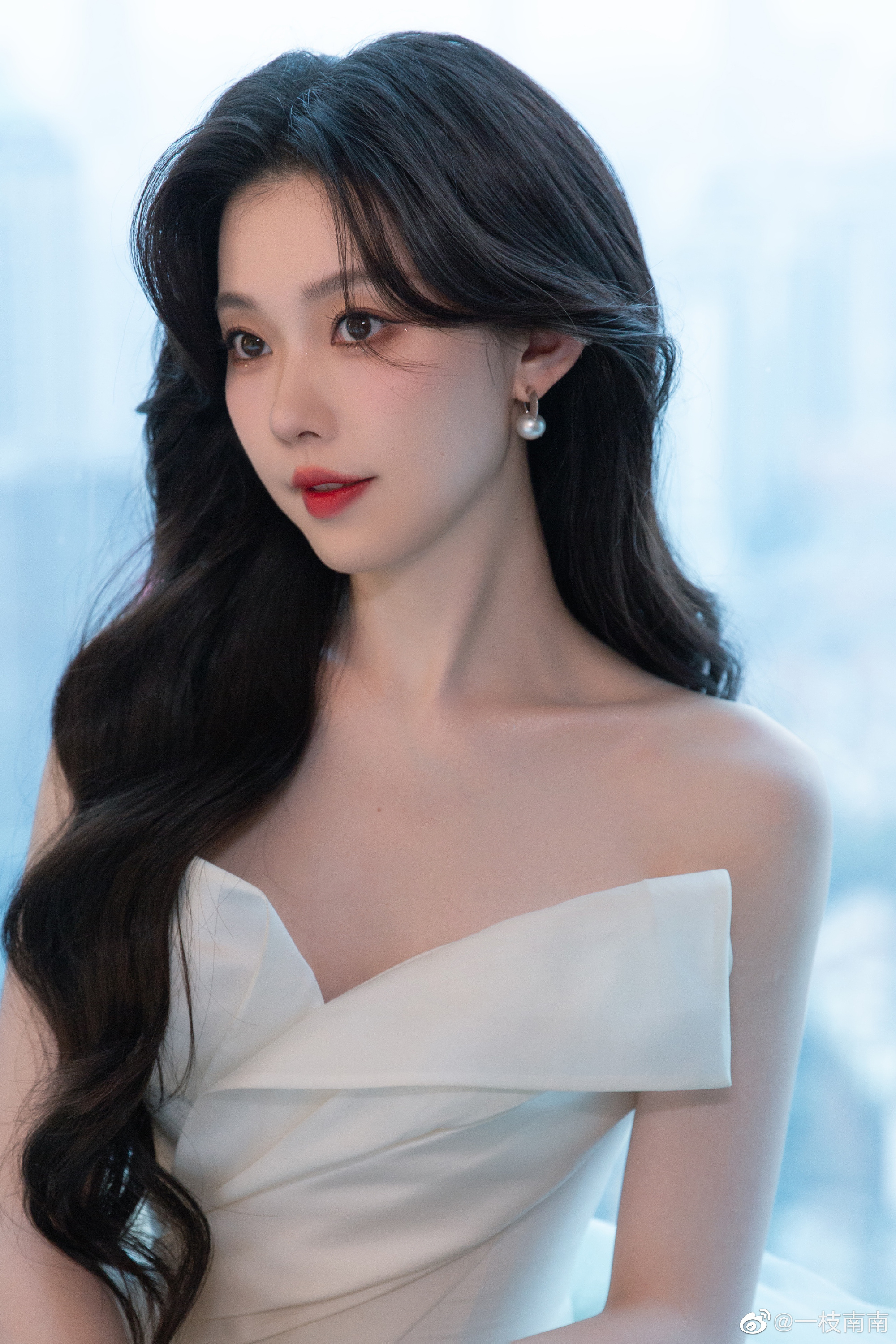 网红美女模特一枝南南迷人美照欣赏__财经头条