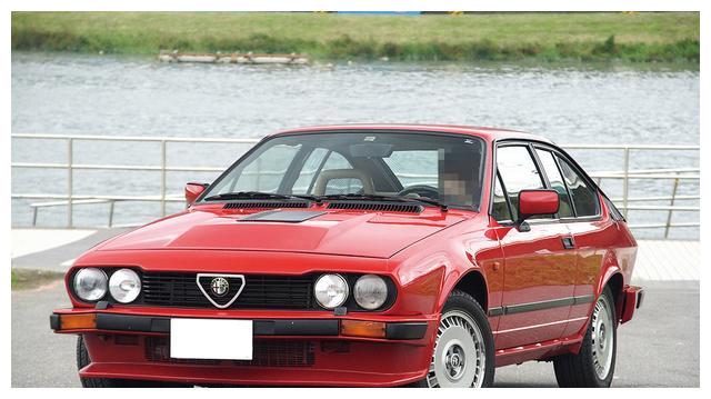 平凡中的经典阿尔法罗密欧alfetta20gtv6