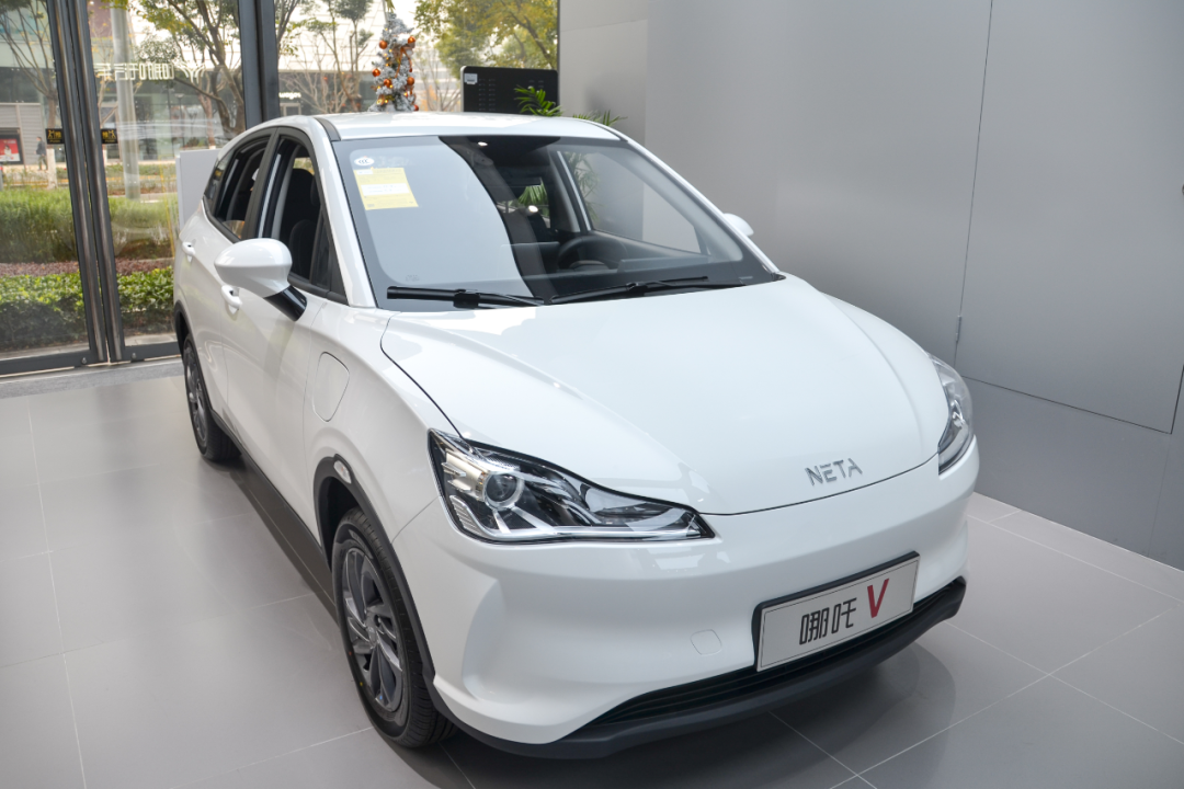 007探店:入门级"小鲜肉"到店实拍哪吒v-新浪汽车