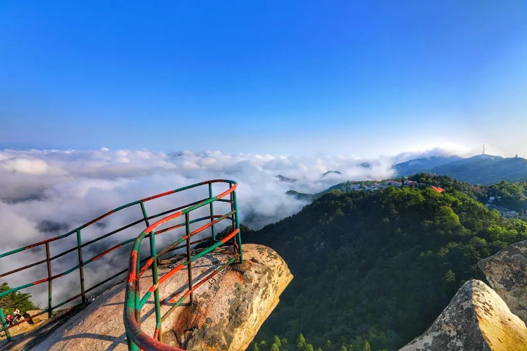 仲夏如约而至凭本人今年高考准考证可享受鸡公山主景区免门票优惠