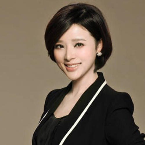 她是央视最美女主持人,嫁大12岁导演,今37岁生活成这!