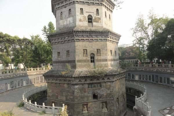 我国“最神奇”的宝塔,陷入地下7米之深,每年吸引众多游客参观2 我国“最神奇”的宝塔,陷入地下7米之深,每年吸引众多游客参观