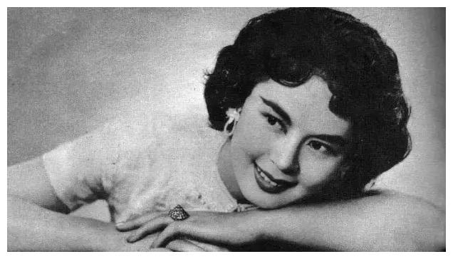 林黛:不到30岁,四次摘得影后,是真自杀还是不小心弄假成真