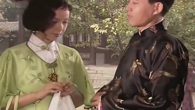 大宅门:二奶奶问白玉婷你会唱戏,让白玉婷上场去唱