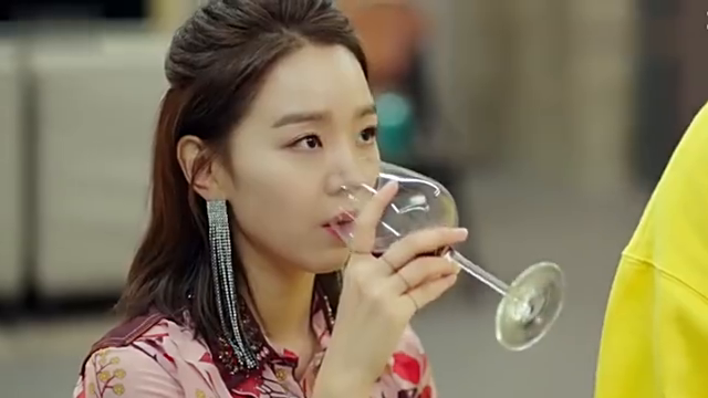 美人鱼看到情敌要打扮美过情敌,许俊宰听到人鱼心声直接笑场!