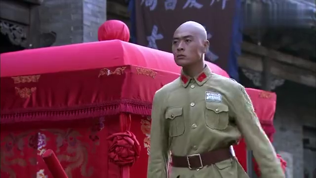 铁梨花:牛旦跑去当了兵,还认了梁飞虎当爹,弟弟一看瞬间眼红!