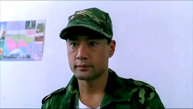 电影片段:一伙持枪悍匪负隅顽抗,被身手不凡的特警摆平!