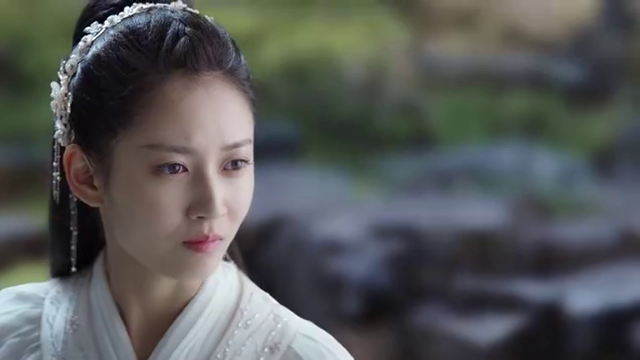 月上重火:由于夏轻眉的已经练到了第九式,所以在战斗中占了上风