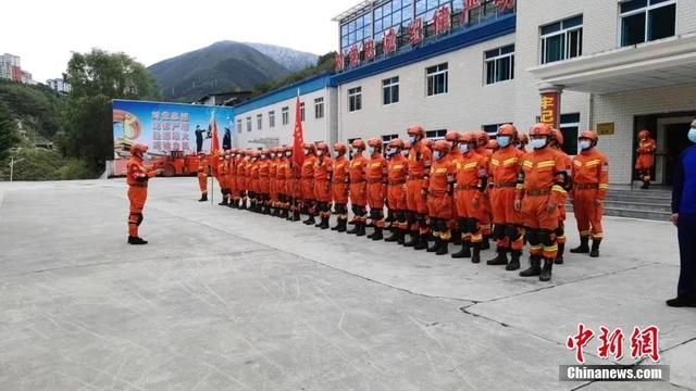 刚刚,四川泸定6.8级地震,居民收到地震预警!救援队迅速出动!休闲区蓝鸢梦想 - Www.slyday.coM 刚刚,四川泸定6.8级地震,居民收到地震预警!救援队迅速出动!休闲区蓝鸢梦想 - Www.slyday.coM