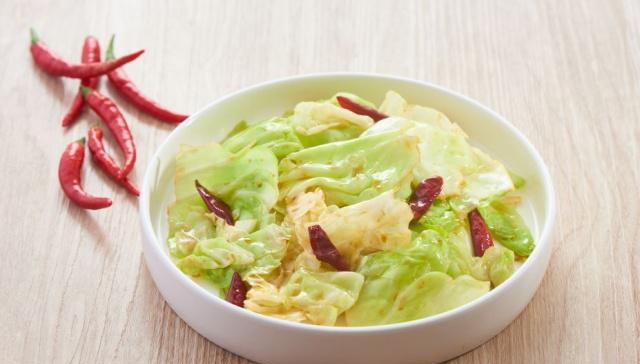 想要做出和饭店一样好吃的手撕包菜，大厨透漏技巧：多加这一步休闲区蓝鸢梦想 - Www.slyday.coM