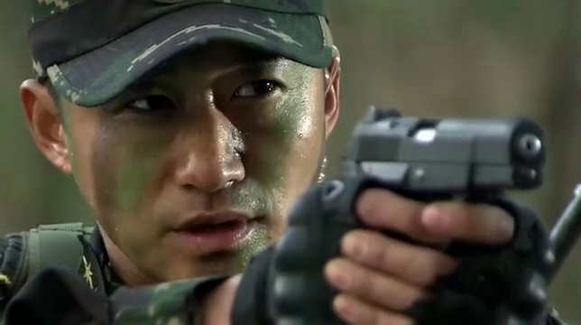 我是特种兵:察猜对何晨光表示感谢,他开枪想自杀时被乱枪打死