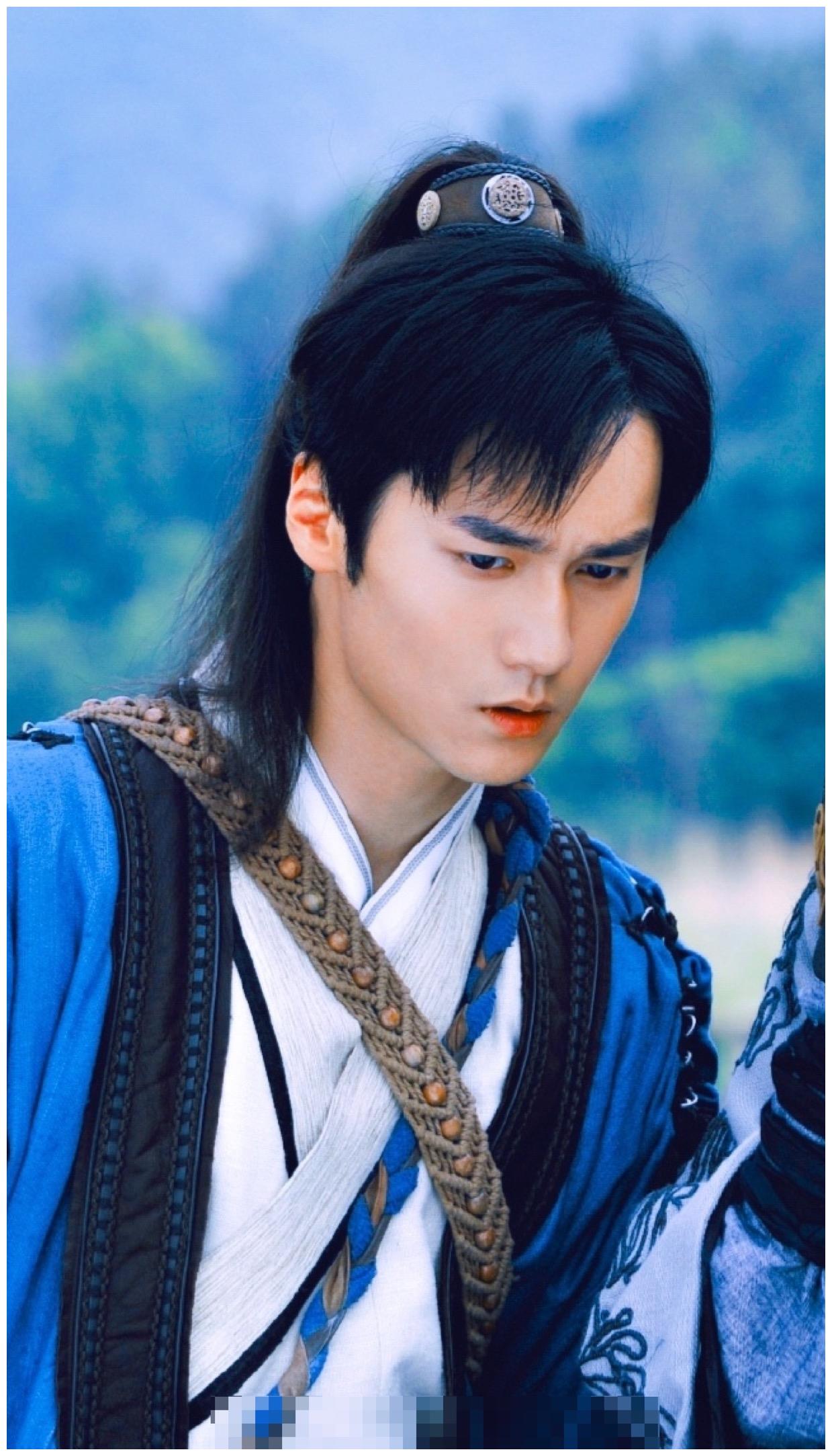 还有后来的《 青丘狐传说》,他出演的角色无论是人设还是扮相都很不错