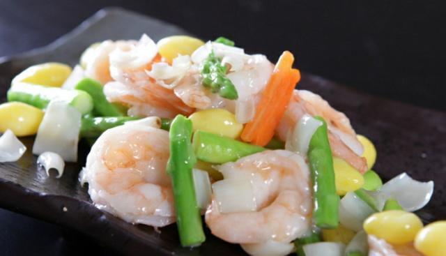 芦笋炒虾仁时,万万不能只焯水了!偷偷加点它,芦笋色泽更清脆