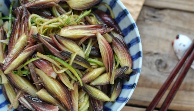 入秋后,遇到这菜必买,拌一拌就上桌,胃热的人要多吃阳荷