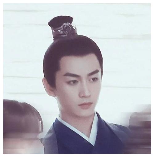 知道陈晓好看,但也不能这么浪费颜值,造型真的太普通了休闲区蓝鸢梦想 - Www.slyday.coM 知道陈晓好看,但也不能这么浪费颜值,造型真的太普通了休闲区蓝鸢梦想 - Www.slyday.coM