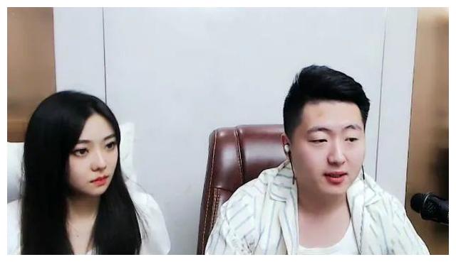 小洲与女友温暖已订婚公布婚期时间明年天气暖和就结婚