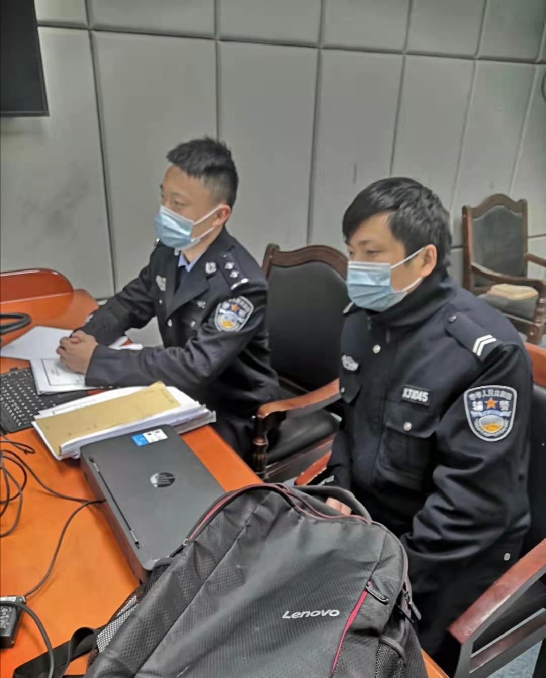 几天之后,李某诗走进浮屠派出所报案称,自己被王某鹰殴打致伤,并已在