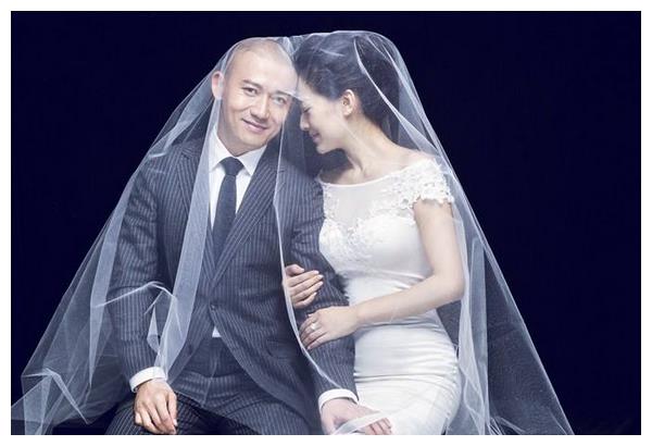 她小时候看电视爱上了一个男星,长大后考上中戏,成功嫁给偶像