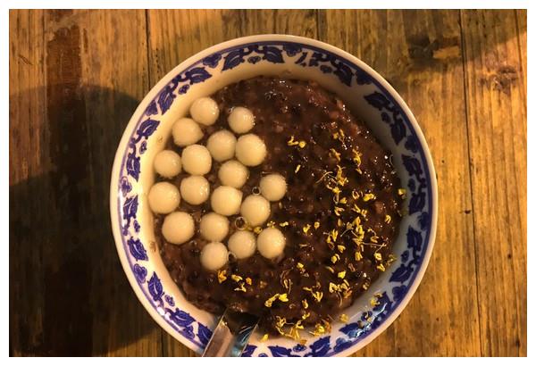 汤圆的2种吃法,紫米红糖的香甜软糯,炸汤圆的酥脆可口!