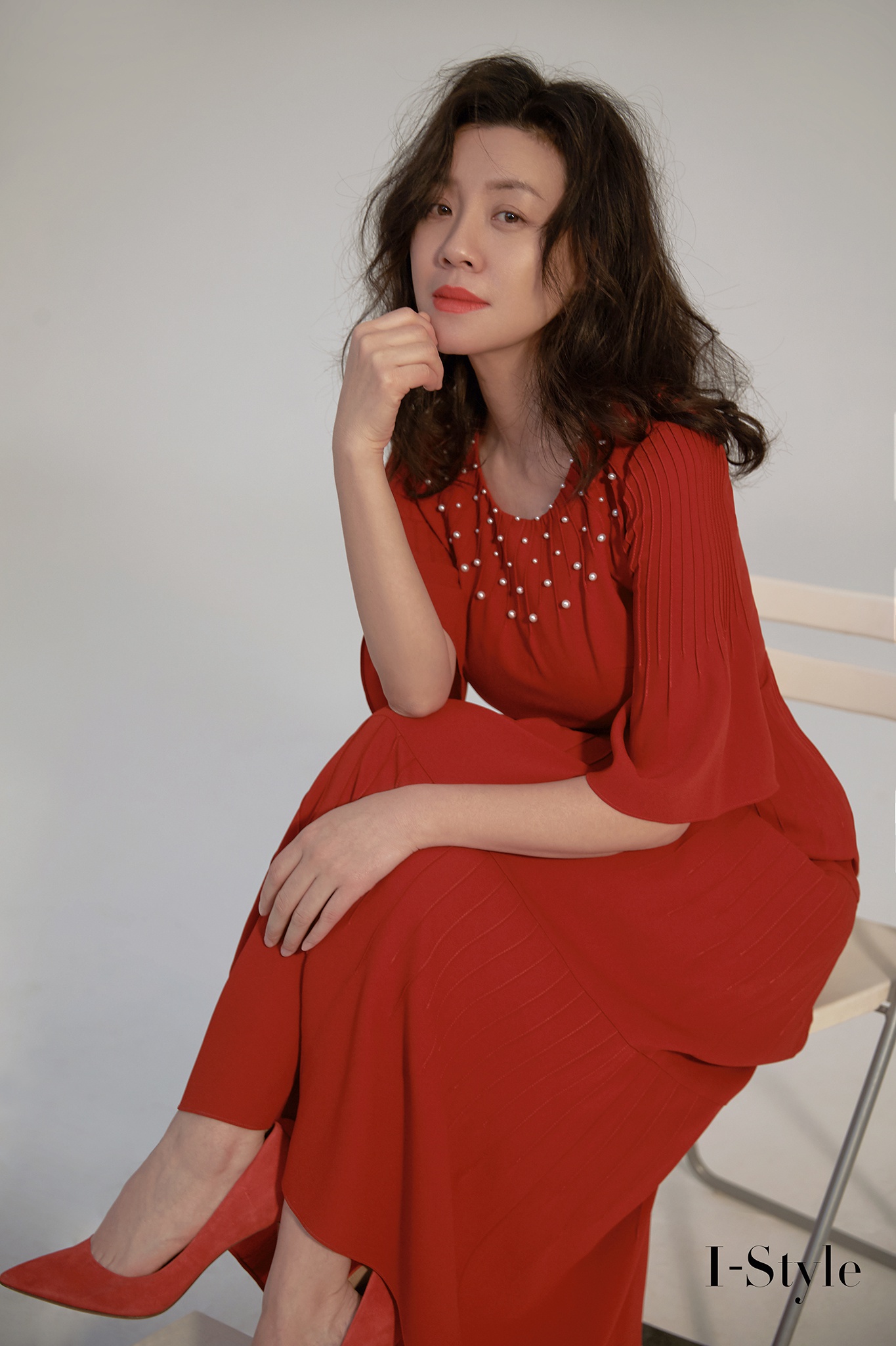 刘琳最新杂志大片曝光 驾驭百变造型释放多面魅力