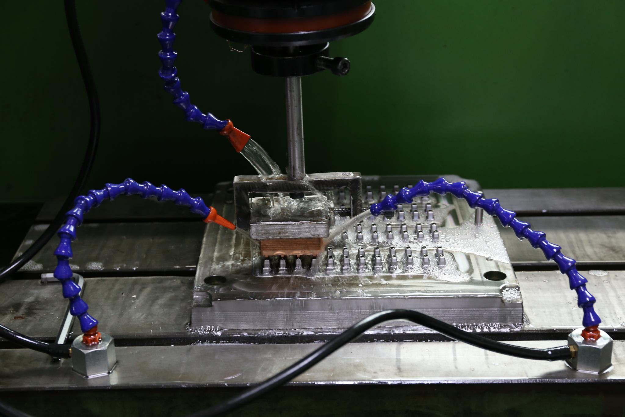 硅胶制品出现粘胶现象该如何处理