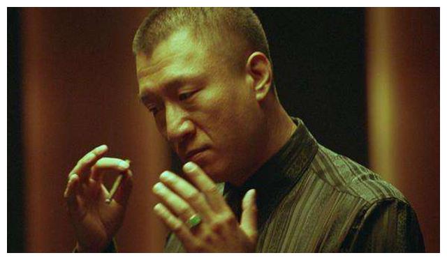 黑社会老大形象的孙红雷是可以和老戏骨们相提并论的