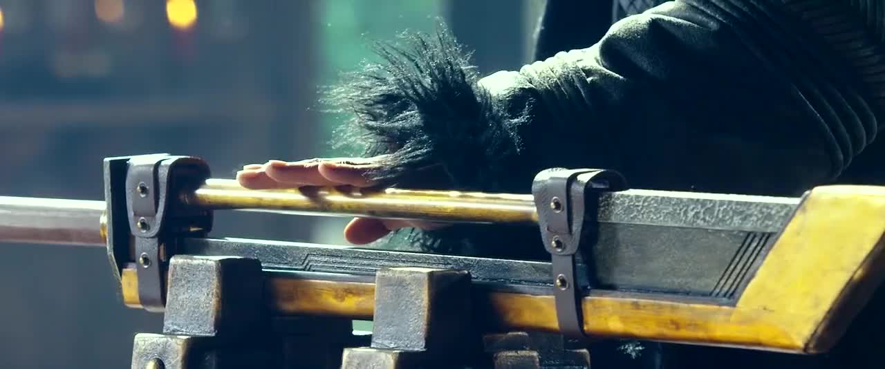 经过一番打斗之后黑金古刀最终由张起灵获得