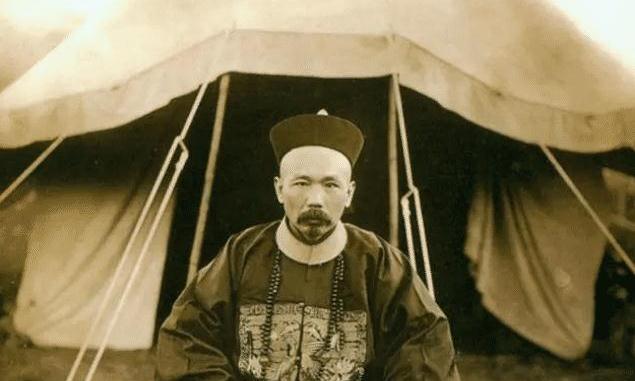 清朝官员的真实照片,无论官大还是官小都有一个特点,至今仍存在|侍从|大刀|官印|仪仗|清官_新浪新闻