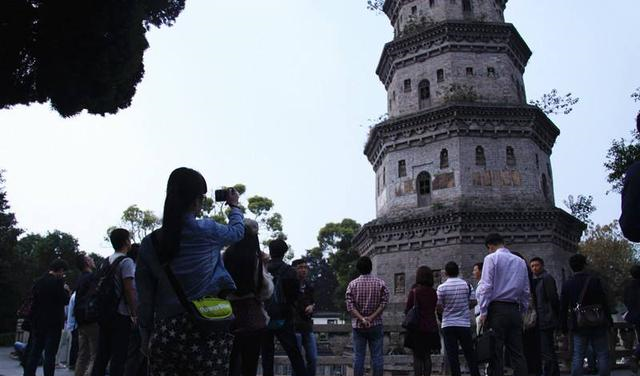 我国“最神奇”的宝塔,陷入地下7米之深,每年吸引众多游客参观4 我国“最神奇”的宝塔,陷入地下7米之深,每年吸引众多游客参观