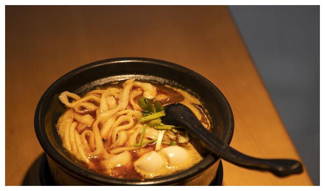 砂锅土豆粉的最好吃的做法,汤鲜味美,香辣过瘾