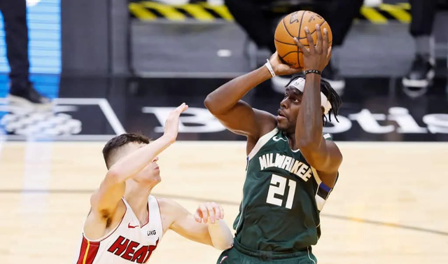 雄鹿4年16亿留下霍勒迪在看衰之前不妨先问问他们咋想的