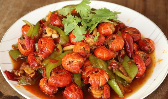 虾尾这样做才好吃麻辣鲜香30块钱炒一大盘上桌瞬间就扫光