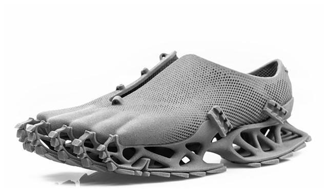 想拥有一双大脚掌吗3d打印机制作的能踩出大脚印的运动鞋