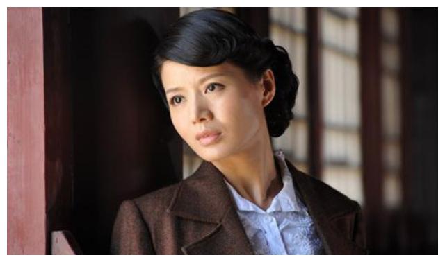 她出生演艺世家却因太胖险被艺校拒绝,演配角10几年终于走红