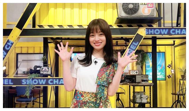 22岁桥本环奈抽面巾纸破世界纪录 颜艺无包袱 甩掉水桶腰更美 财经头条