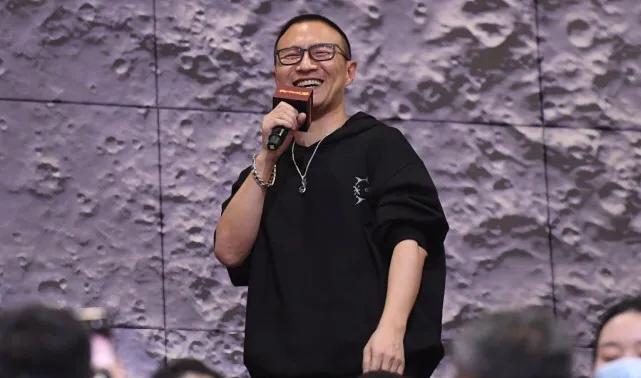 汪峰携大女儿助阵章子怡新片一家三口现场挥手互动温馨有爱