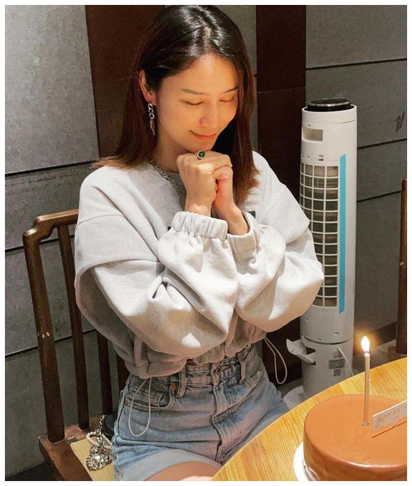 林峯晒父女相爱女遭网民狠毒诅咒张馨月还击反被闹不懂保护女儿