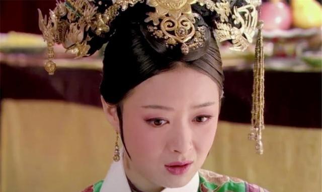 甄嬛传:各妃嫔旗头,华妃华丽,甄嬛精致,为何只有眉庄是歪的?