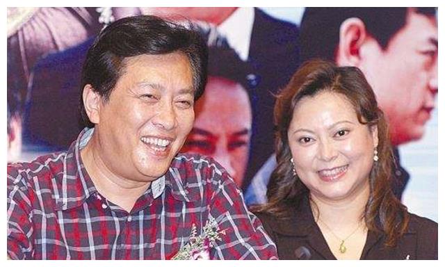 和唐国强是一对真夫妻,两人1993年步入婚姻殿堂,恩爱如初,现实生活中