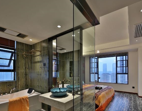 正文  对于卧室比较大的家庭,装修时会选择做玻璃隔断,可以一室多用