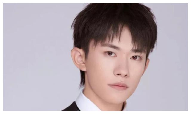 拥有"星星眼"的4位男星,张新成王俊凯上榜,有你喜欢的爱豆吗
