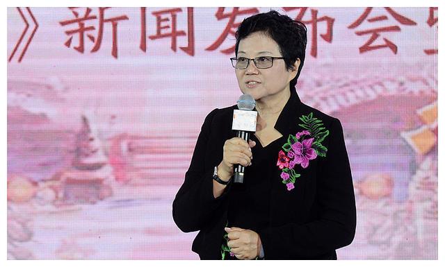 夏钦14岁出道18岁演电影版红楼梦走红如今50岁成幸福