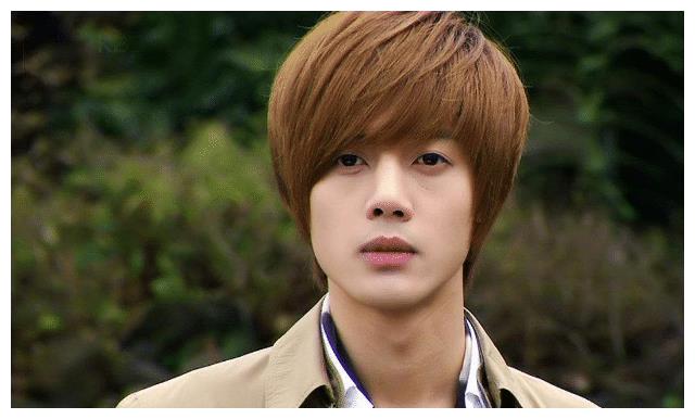 接下来是2009年的大陆版《流星花园》,当时非常流行,收视率达到全网最