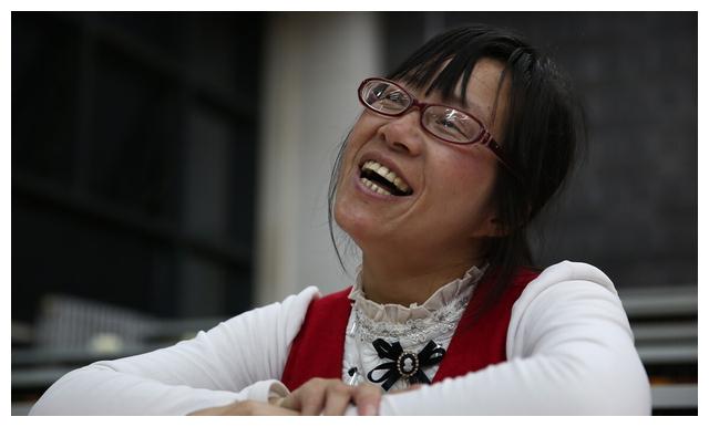 《我爱你》余秀华,只见了一面,就担忧再也见不到,心里慌乱__财经头条