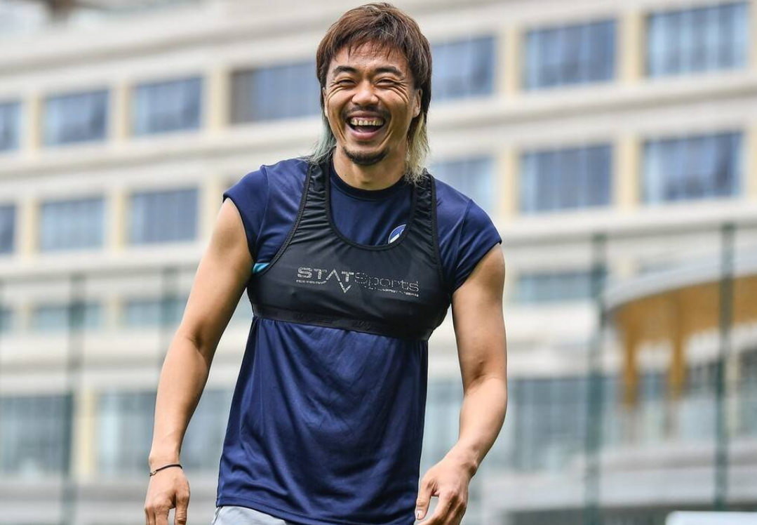 大连人足球队球员赵旭日留起了长发,大家觉得这发型怎样呢_高清图集