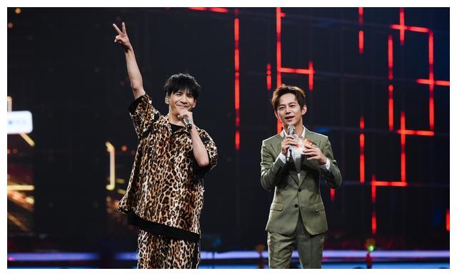 不让插嘴太不舒服！大张伟的表情包太“生动”了，在网上广泛传播