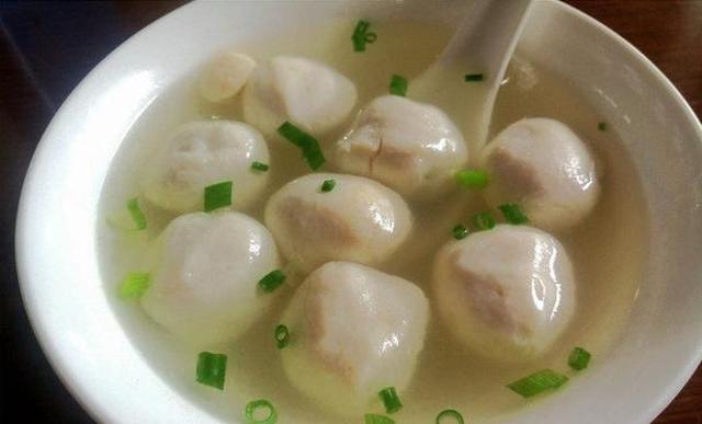 做成之后的板鸭色泽黄润 不用添加任何调料 隔水蒸