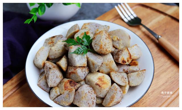 芋头新吃法,外皮酥脆,内里粉糯鲜香,做法简单,10分钟就出锅